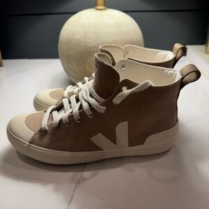 Veja Women's Sneakers in Tan and Cream